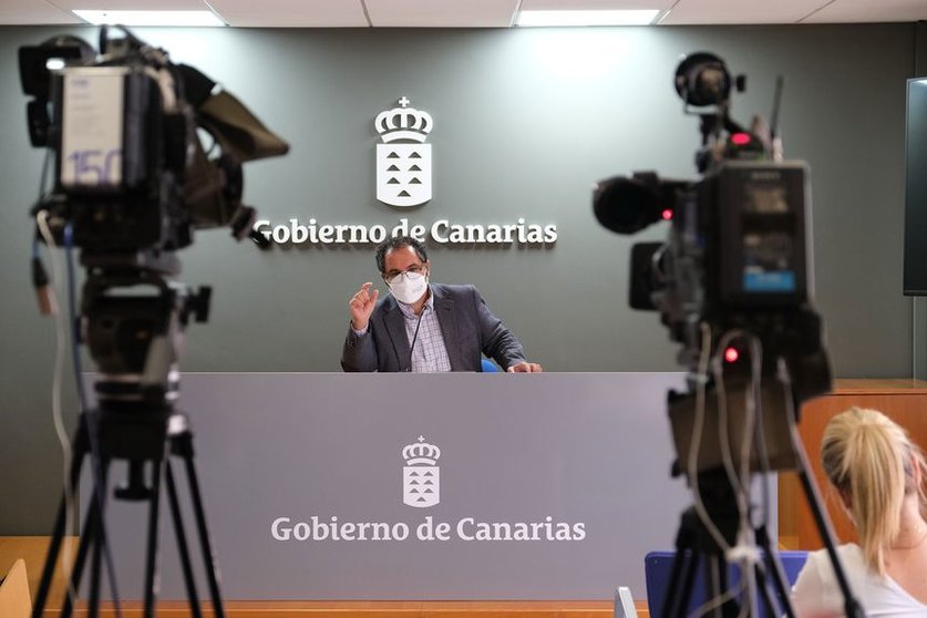El viceconsejero de Empleo del Gobierno de Canarias, Gustavo Santana, analiza los datos del paro en septiembre