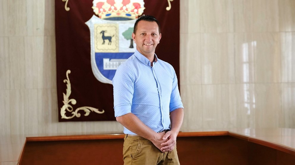 Oliver González, concejal de NC en La Oliva, en su etapa como concejal de Obras.