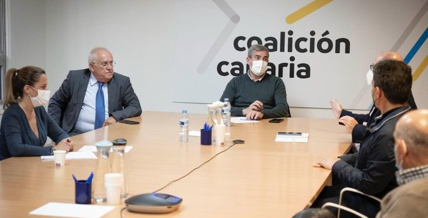 Reunión del senador y secretario general de Coalición Canaria, Fernando Clavijo.