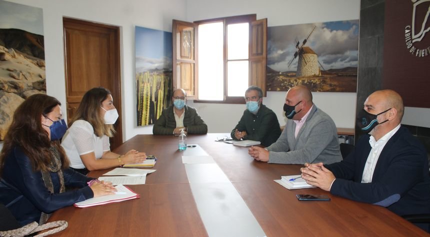 Reunión entre el Cabildo de Fuerteventura y el Gobierno de Canarias.