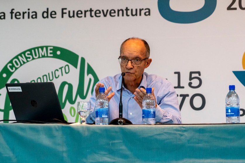Roque Calero, ingeniero mecánico, catedrático, y experto en renovables.