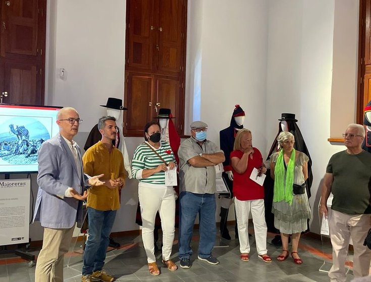 Presentación de las visitas guiadas a la exposición sobre vestimenta tradicional del Hospitalito de Ampuyenta.