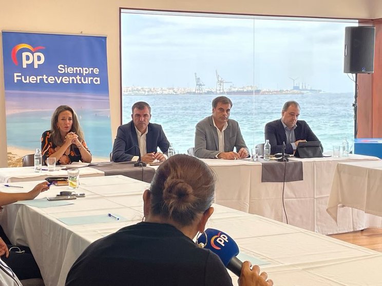 Reunión del PP con el sector turístico en Fuerteventura.