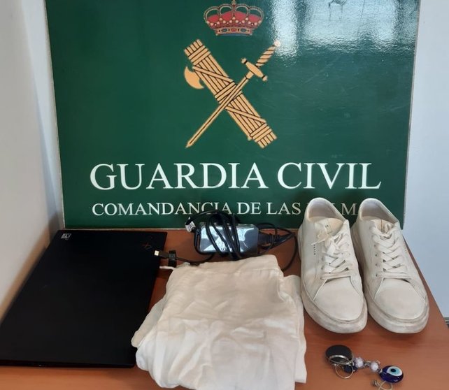 Imagen de los artículos robados aportada por la Guardia Civil.
