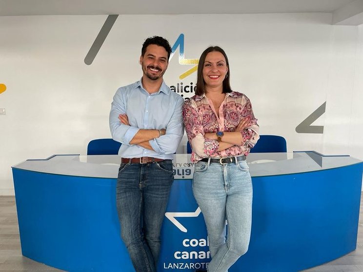 David Toledo y Migdalia Machín en la sede de Coalición Canaria.