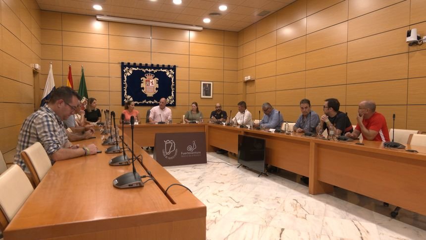 Reunión del Cabildo para activar el Plan de Emergencias.