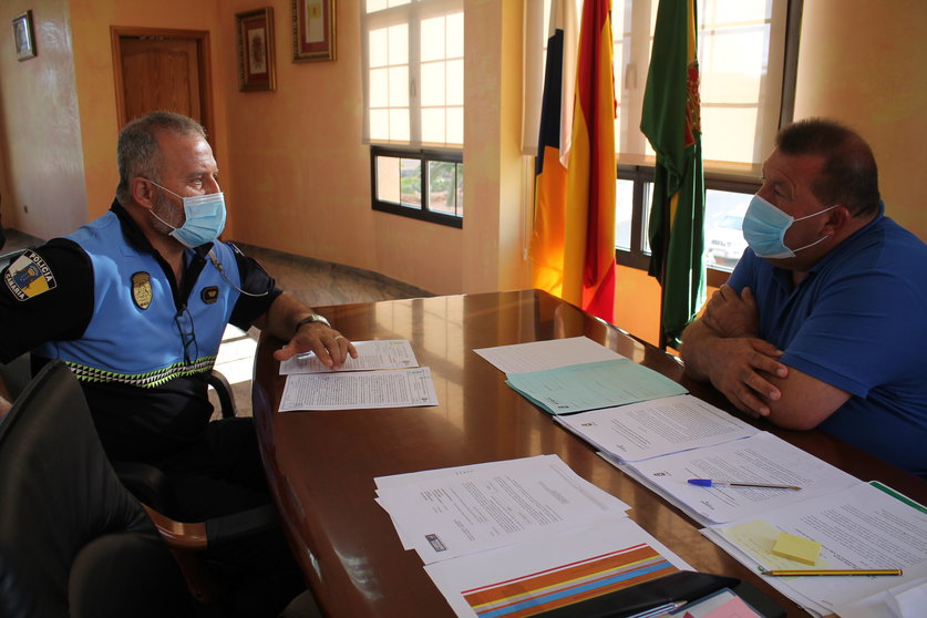 Alcalde y subinspector jefe Policia Local de Antigua (1)