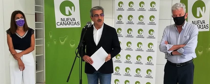 Los principales dirigentes de Nueva Canarias este sábado durante su rueda de prensa