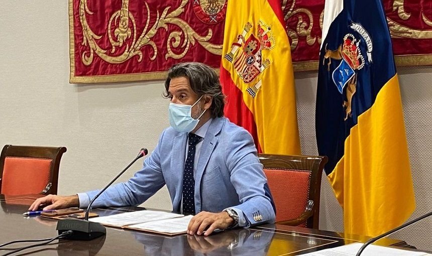 Gustavo Matos durante un acto reciente en el Parlamento autonómico de Canarias.