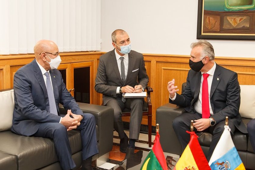 Ángel Vïctor Torres, presidente del Gobierno de Canarias, con su homólogo de la República Islámica Árabe de Mauritania, Mohamed Ould Ghazouani.
