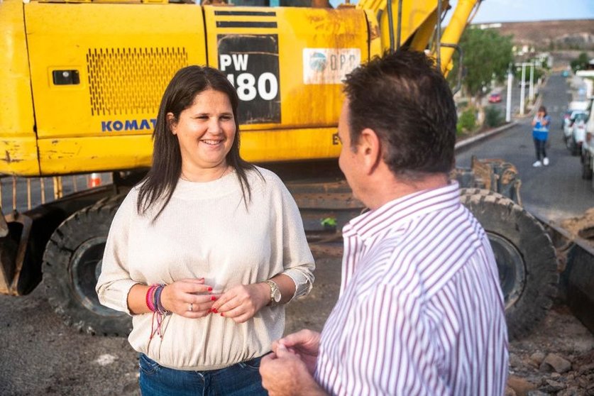 Esther Hernández en las obras de saneamiento de la zona de Puerto Azul.