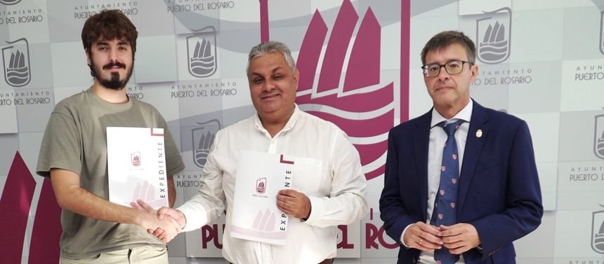Firma del convenio entre el Ayuntamiento de Puerto del Rosario y Árida Films.