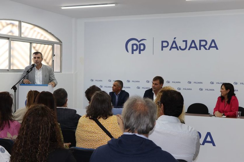 Manuel Domínguez en la inauguración de la sede del PP en Pájara.