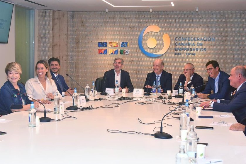 Reunión de trabajo con la junta directiva de la Confederación Canaria de Empresarios.